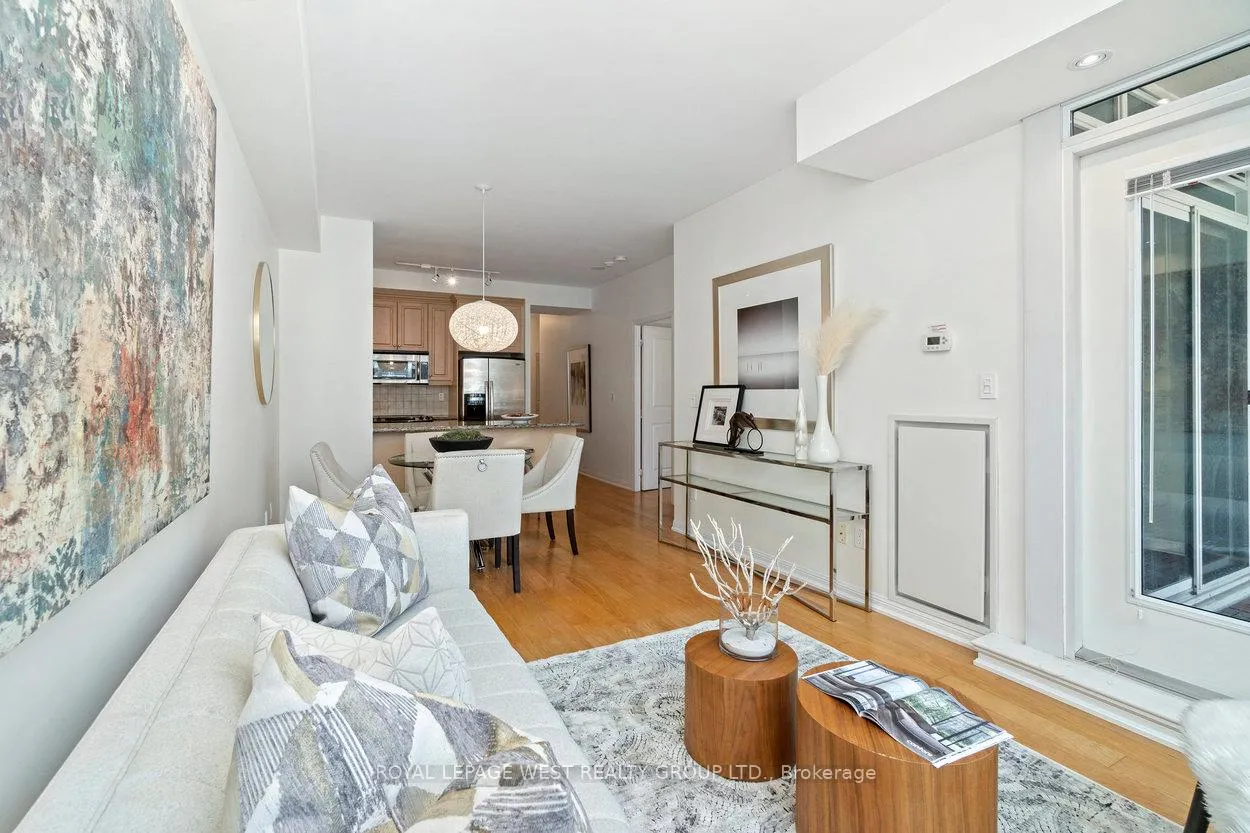 Photo 6 of Unit 809, 628 Fleet Street, Toronto, Niagara — HOMEH
