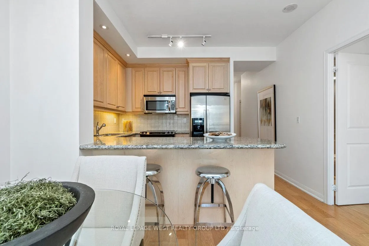 Photo 7 of Unit 809, 628 Fleet Street, Toronto, Niagara — HOMEH