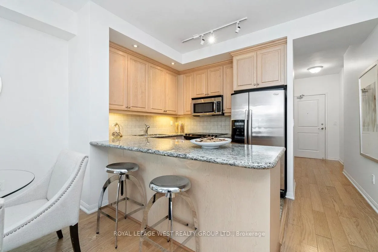 Photo 12 of Unit 809, 628 Fleet Street, Toronto, Niagara — HOMEH