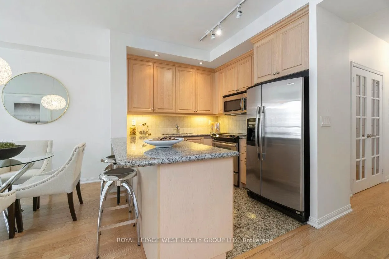 Photo 13 of Unit 809, 628 Fleet Street, Toronto, Niagara — HOMEH