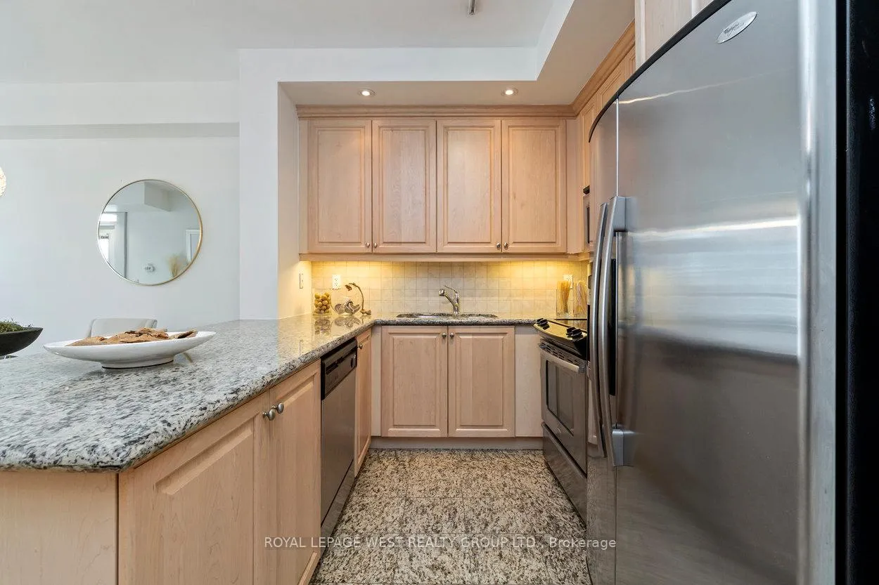 Photo 15 of Unit 809, 628 Fleet Street, Toronto, Niagara — HOMEH