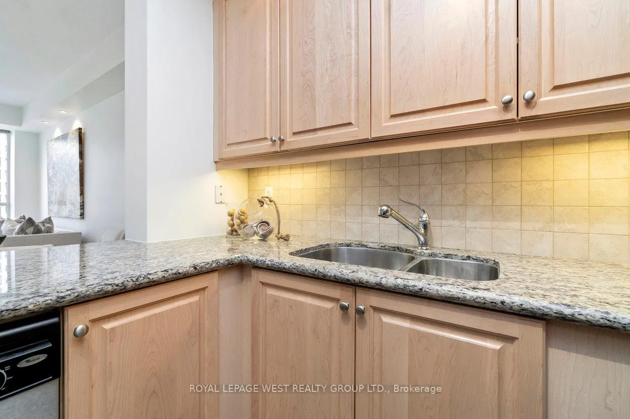 Photo 16 of Unit 809, 628 Fleet Street, Toronto, Niagara — HOMEH