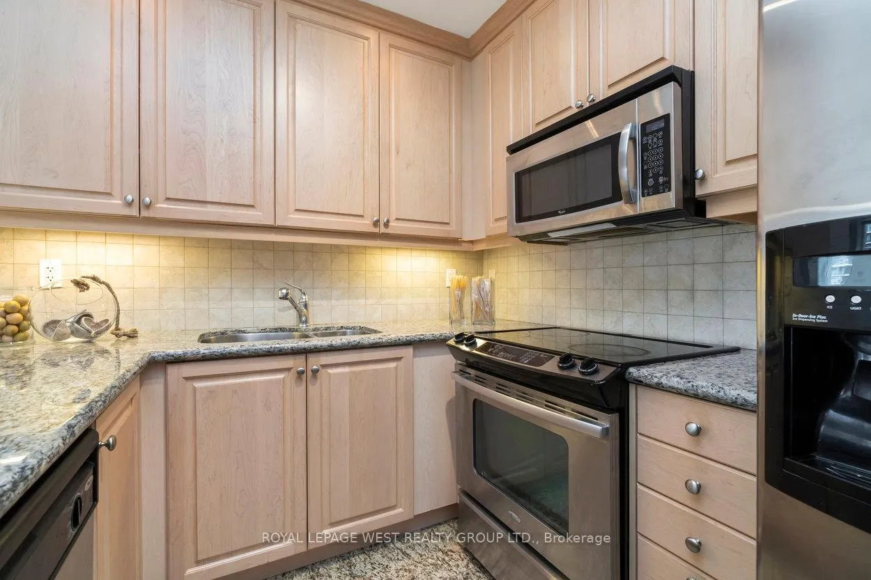 Photo 17 of Unit 809, 628 Fleet Street, Toronto, Niagara — HOMEH