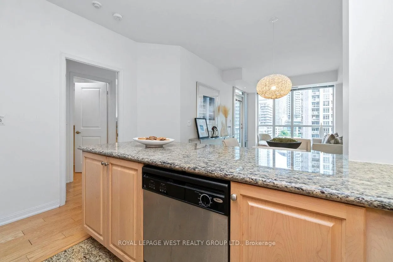 Photo 18 of Unit 809, 628 Fleet Street, Toronto, Niagara — HOMEH