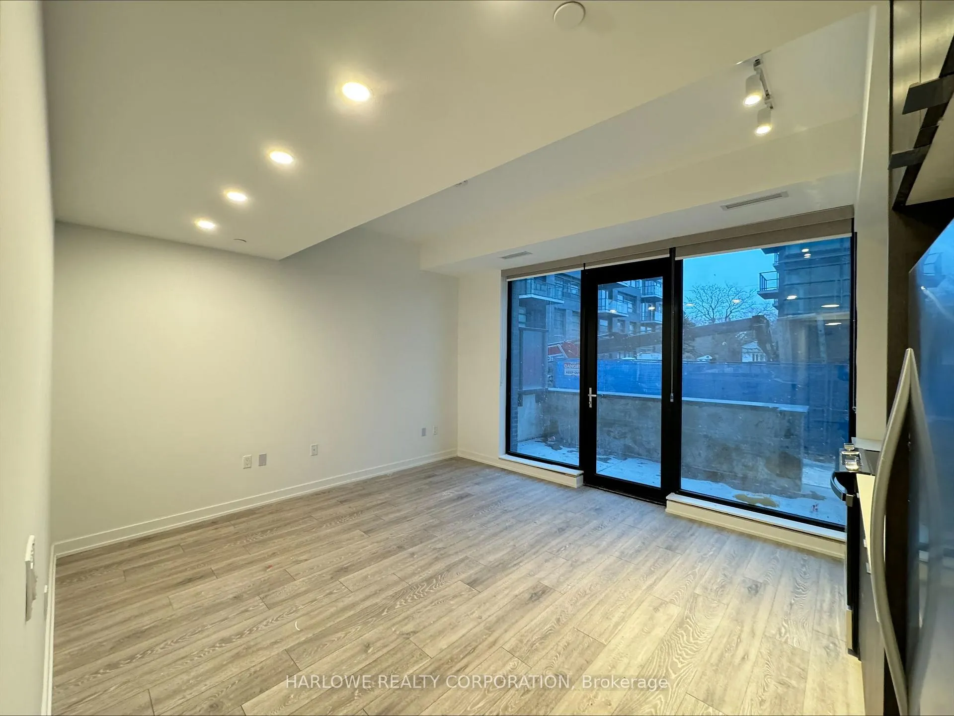 Photo 3 of Unit 163 E, 1610 Charles Street E, Whitby, Port Whitby — HOMEH