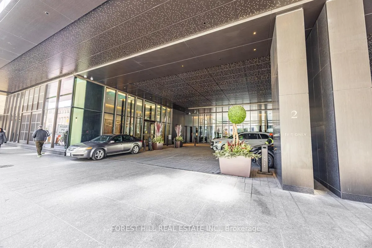 Front of Unit 1405, 2 Avenue Road