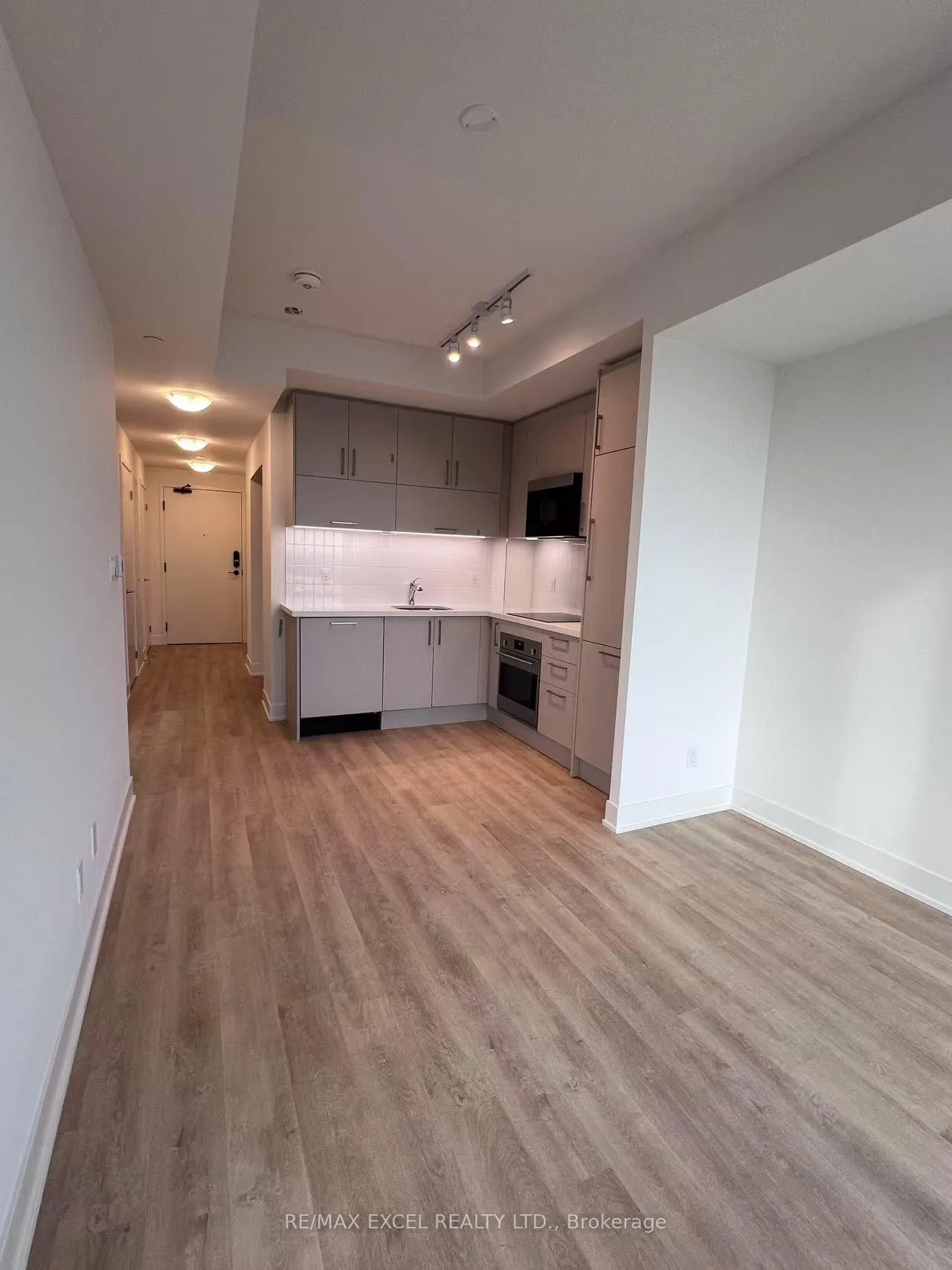 Photo 3 of Unit 906, 38 Andre de Grasse Street, Markham, Unionville — HOMEH