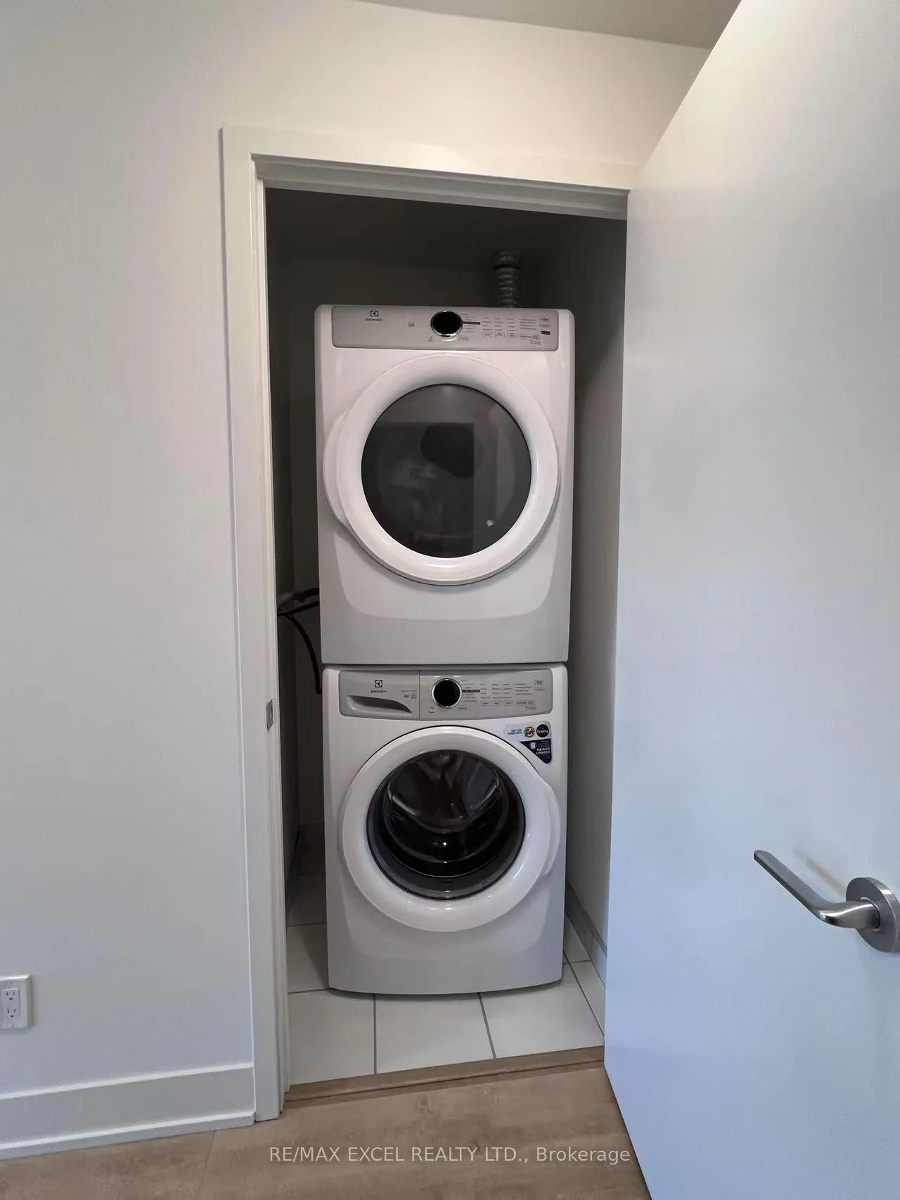 Photo 10 of Unit 906, 38 Andre de Grasse Street, Markham, Unionville — HOMEH