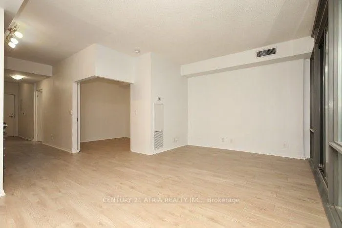 Photo 2 of Unit 401, 832 Bay Street, Toronto, Bay Street Corridor — HOMEH