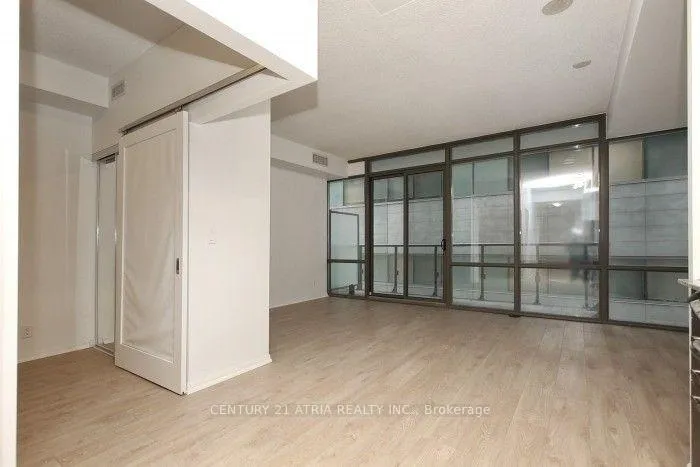 Photo 4 of Unit 401, 832 Bay Street, Toronto, Bay Street Corridor — HOMEH