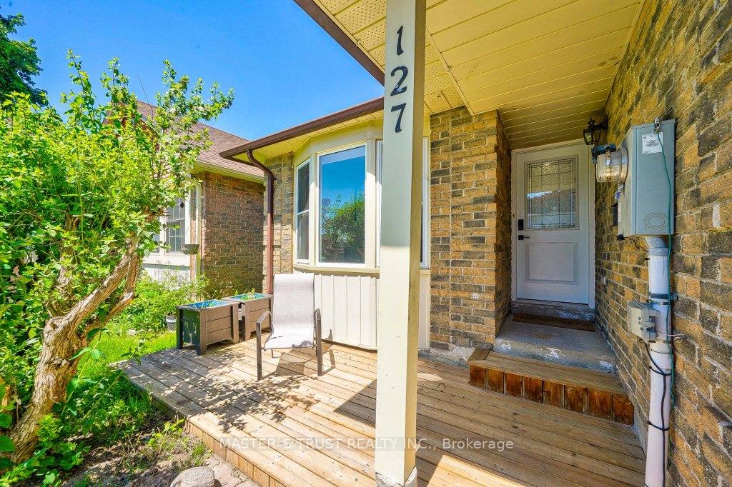 Photo 3 of 127 Batson Drive, Aurora, Aurora Village — HOMEH