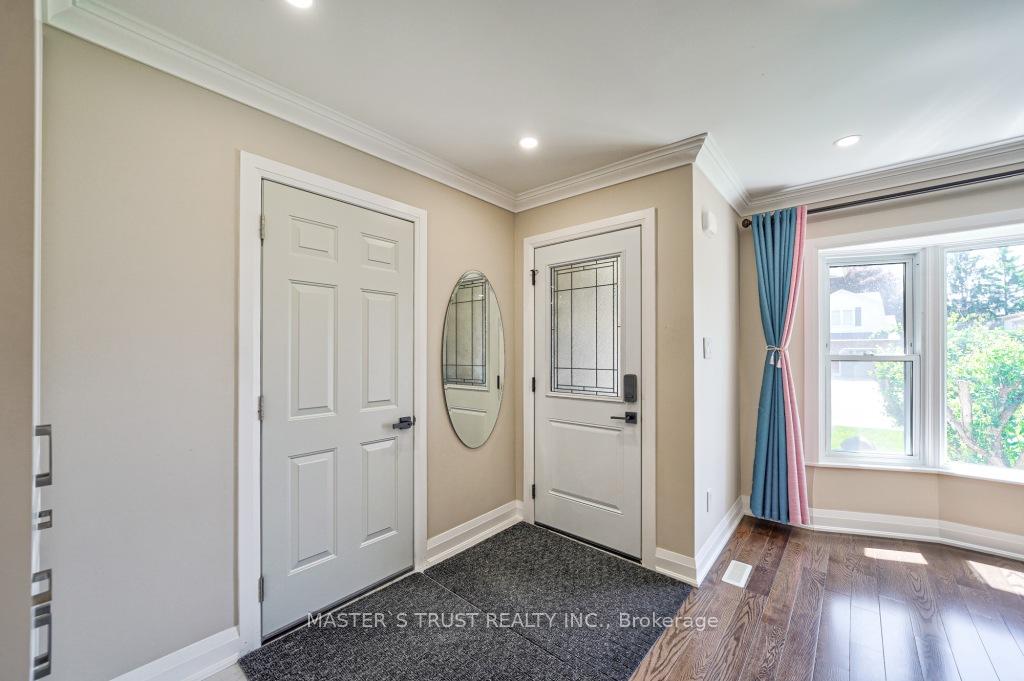 Photo 4 of 127 Batson Drive, Aurora, Aurora Village — HOMEH