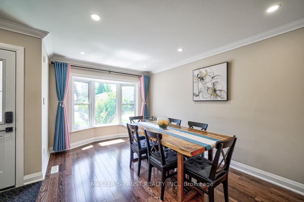 Photo 6 of 127 Batson Drive, Aurora, Aurora Village — HOMEH
