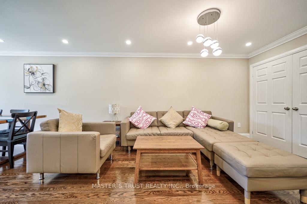 Photo 10 of 127 Batson Drive, Aurora, Aurora Village — HOMEH