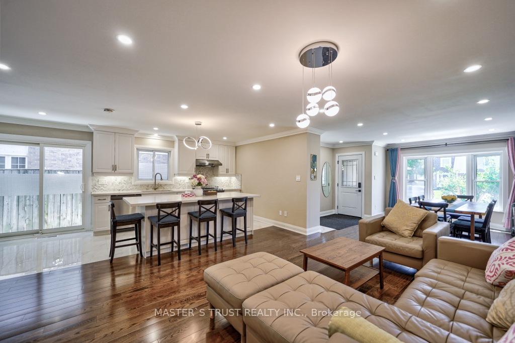 Photo 11 of 127 Batson Drive, Aurora, Aurora Village — HOMEH