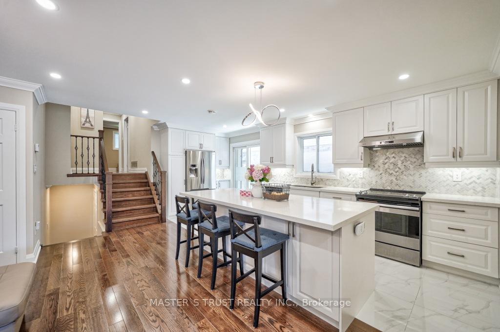 Photo 12 of 127 Batson Drive, Aurora, Aurora Village — HOMEH