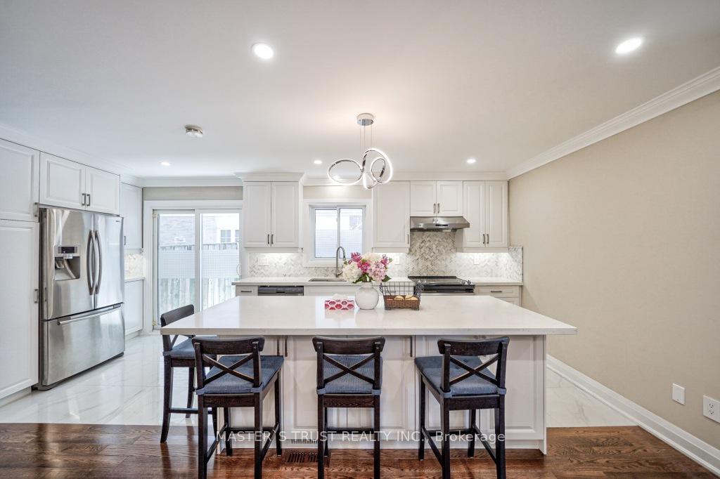 Photo 13 of 127 Batson Drive, Aurora, Aurora Village — HOMEH