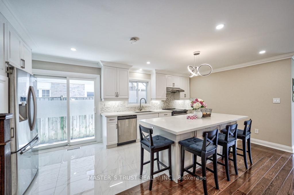 Photo 14 of 127 Batson Drive, Aurora, Aurora Village — HOMEH