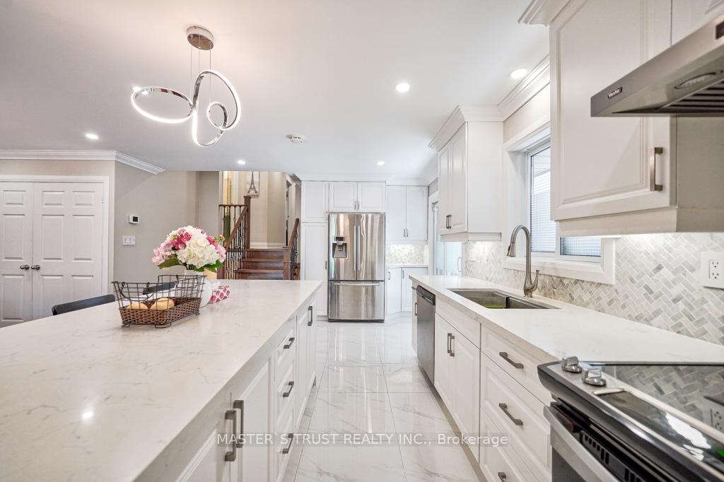 Photo 16 of 127 Batson Drive, Aurora, Aurora Village — HOMEH