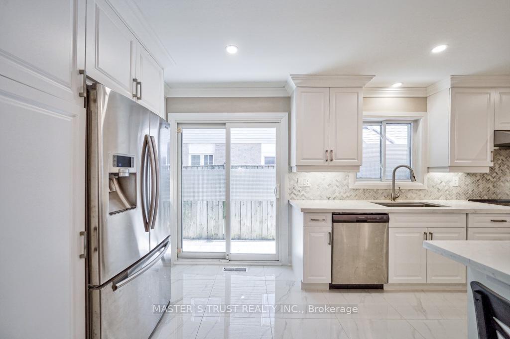 Photo 17 of 127 Batson Drive, Aurora, Aurora Village — HOMEH