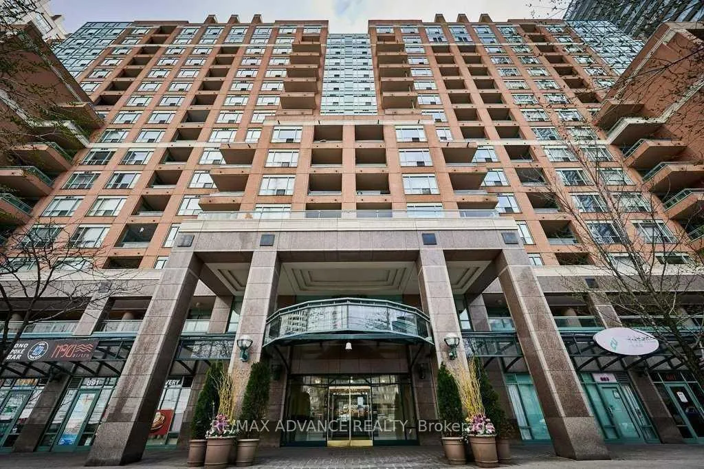 Front of Unit 1401, 889 Bay Street