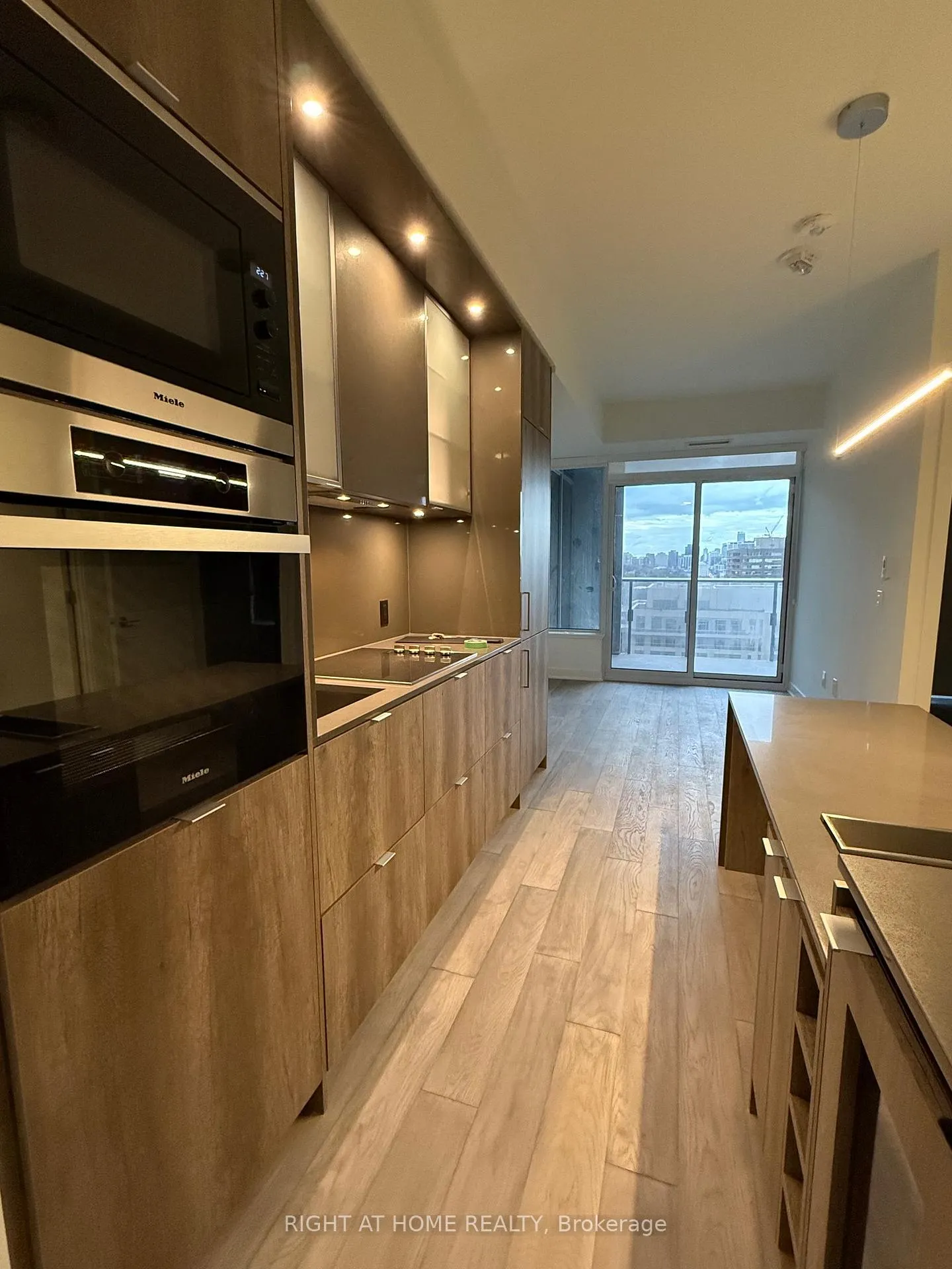 Front of Unit 1604, 11 Yorkville Avenue