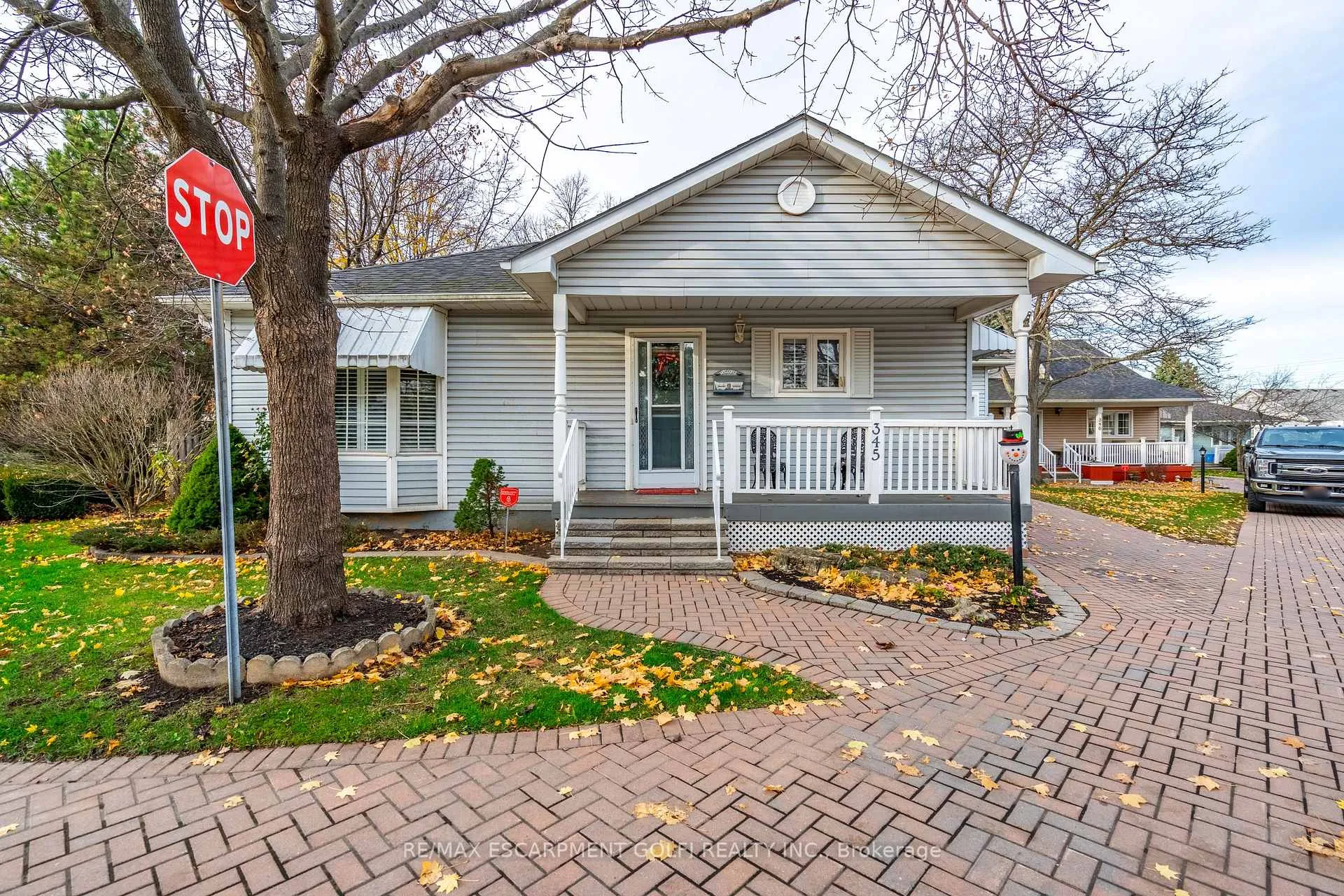 Photo 2 of 345 Silverbirch Boulevard, Hamilton, Mount Hope — HOMEH