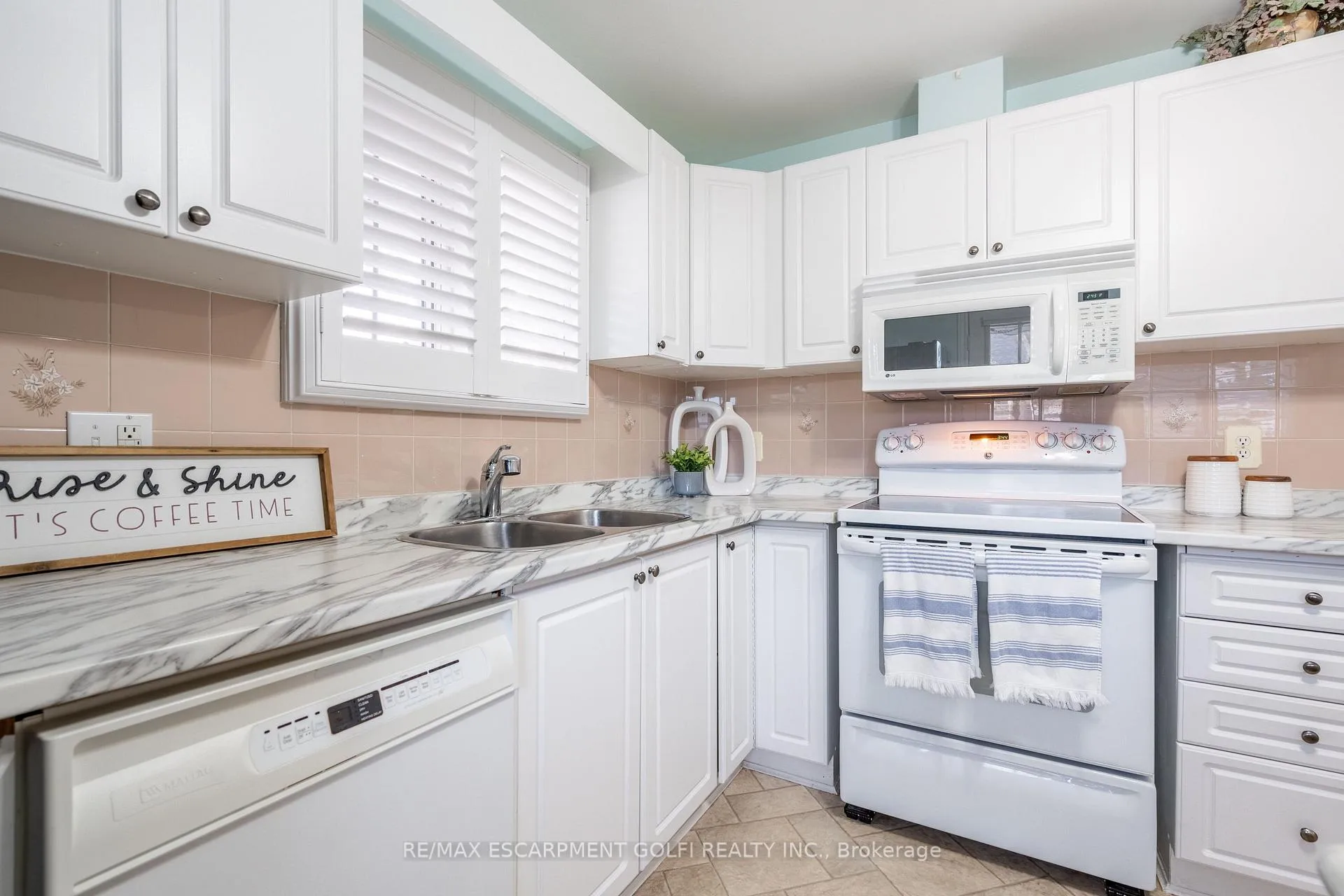 Photo 7 of 345 Silverbirch Boulevard, Hamilton, Mount Hope — HOMEH