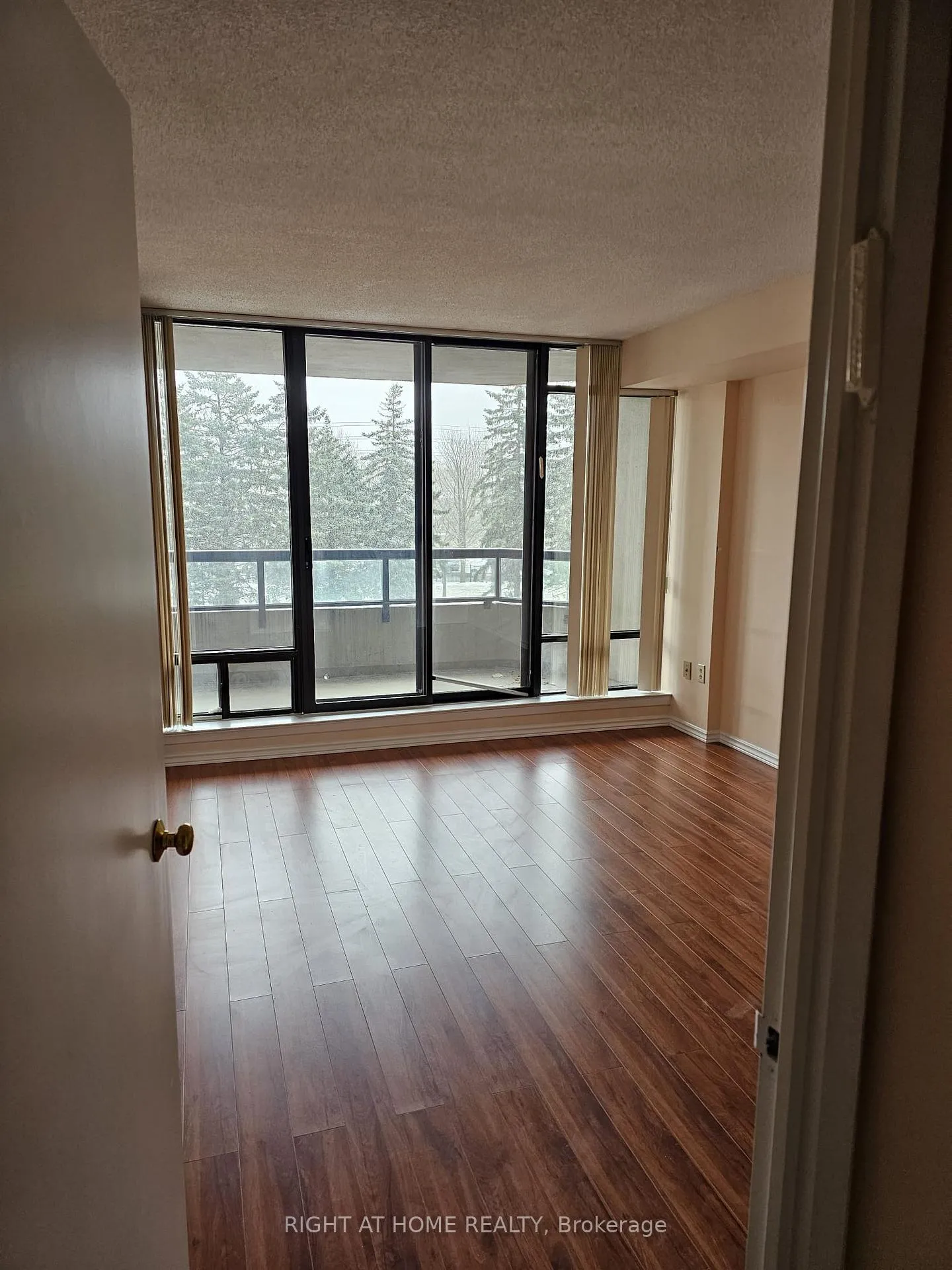 Front of Unit 308, 7440 Bathurst Street