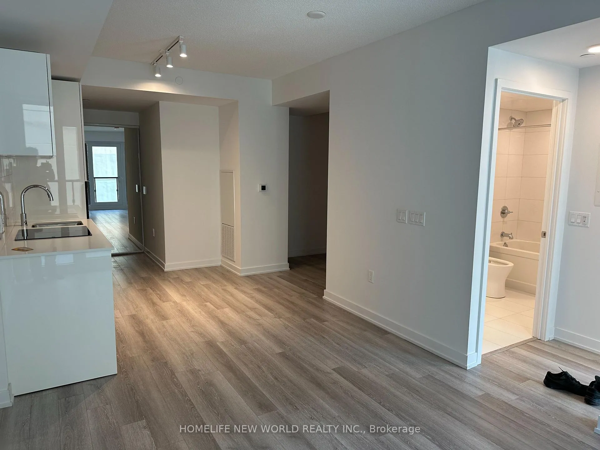 Photo 3 of Unit 901, 238 Simcoe Street, Toronto, Kensington-Chinatown — HOMEH