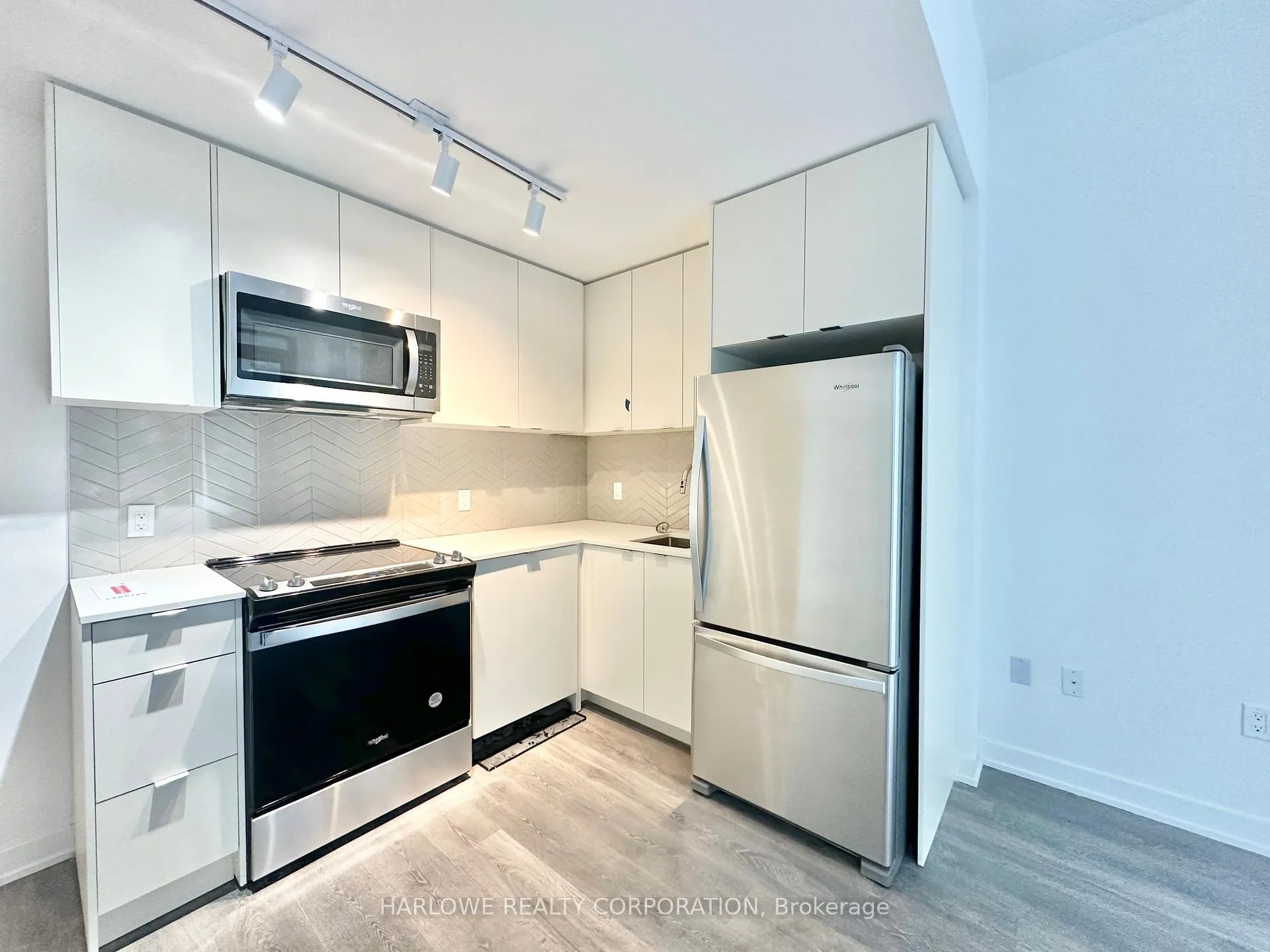 Photo 2 of Unit 170 E, 1610 Charles Street E, Whitby, Port Whitby — HOMEH