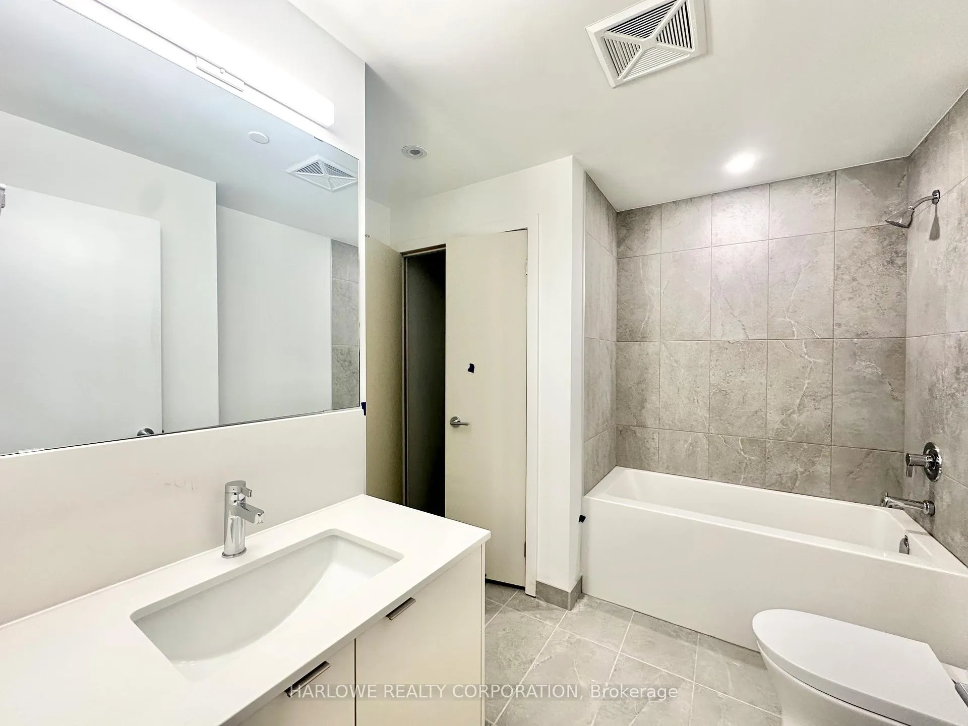 Photo 13 of Unit 170 E, 1610 Charles Street E, Whitby, Port Whitby — HOMEH