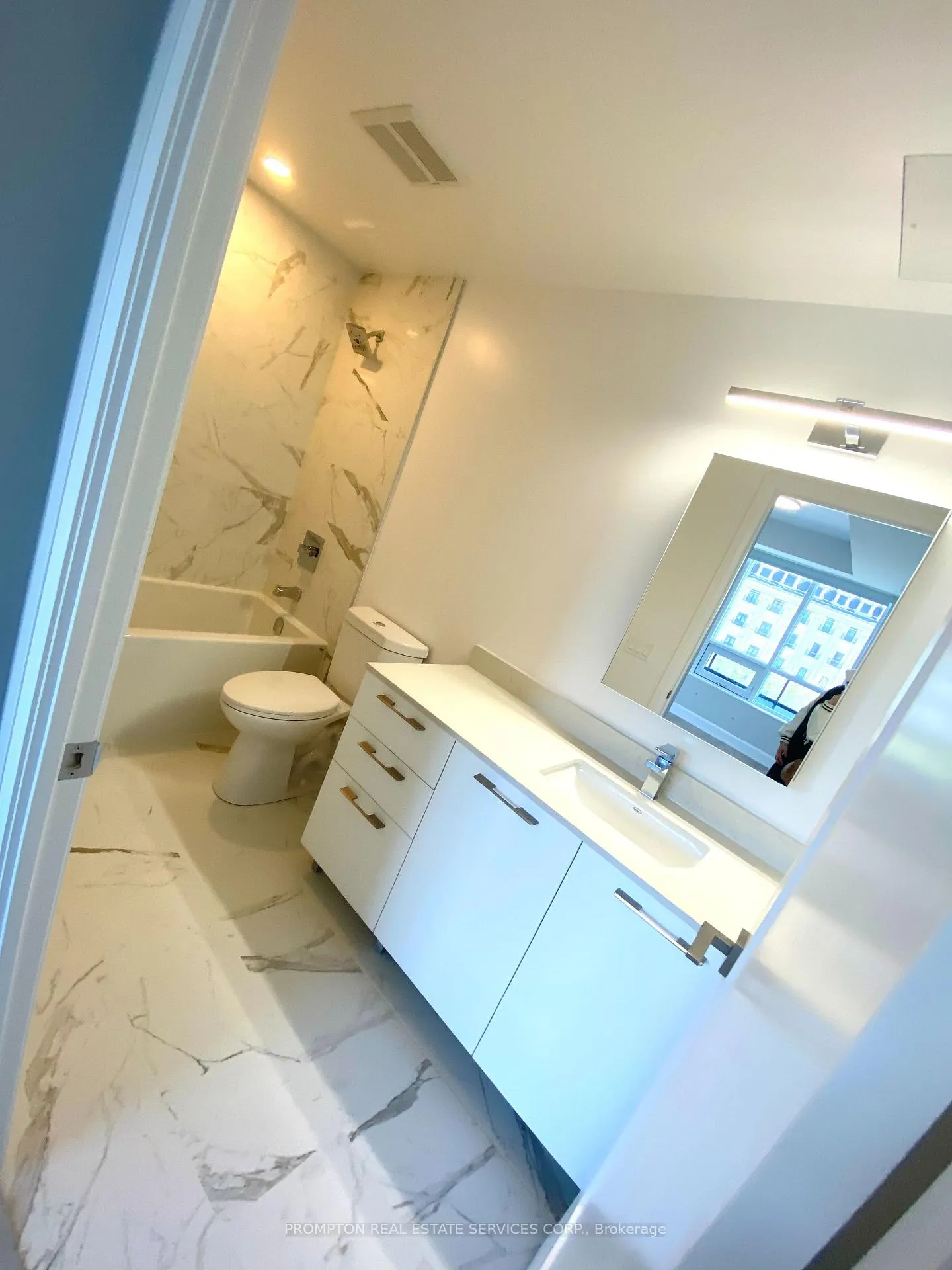 Photo 11 of Unit 309, 38 Water Walk Drive, Markham, Unionville — HOMEH