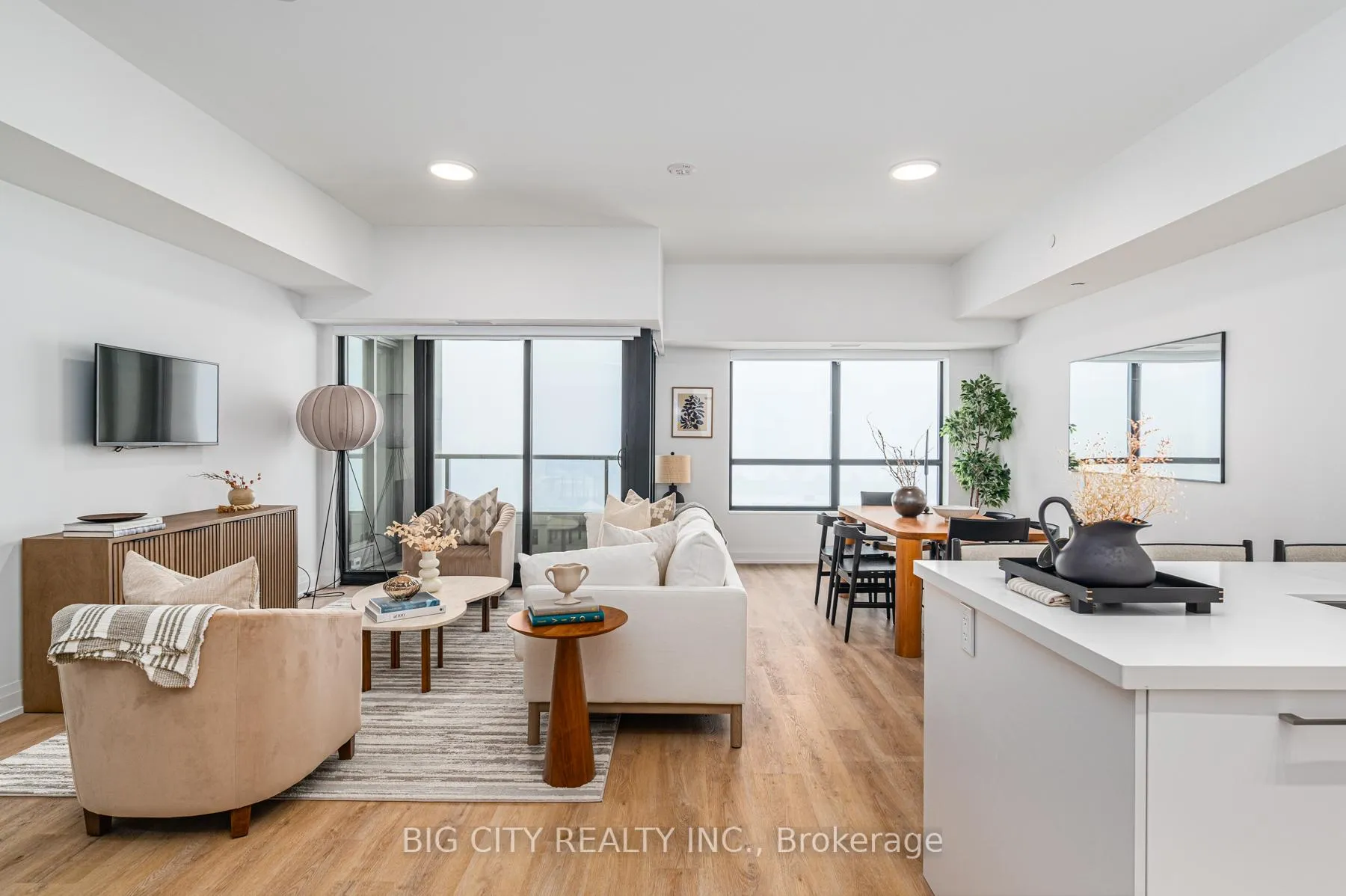 Photo 3 of Unit 615, 36 Brentcliffe Road, Toronto, Thorncliffe Park — HOMEH