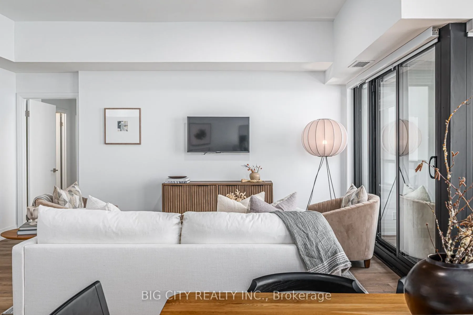 Photo 6 of Unit 615, 36 Brentcliffe Road, Toronto, Thorncliffe Park — HOMEH