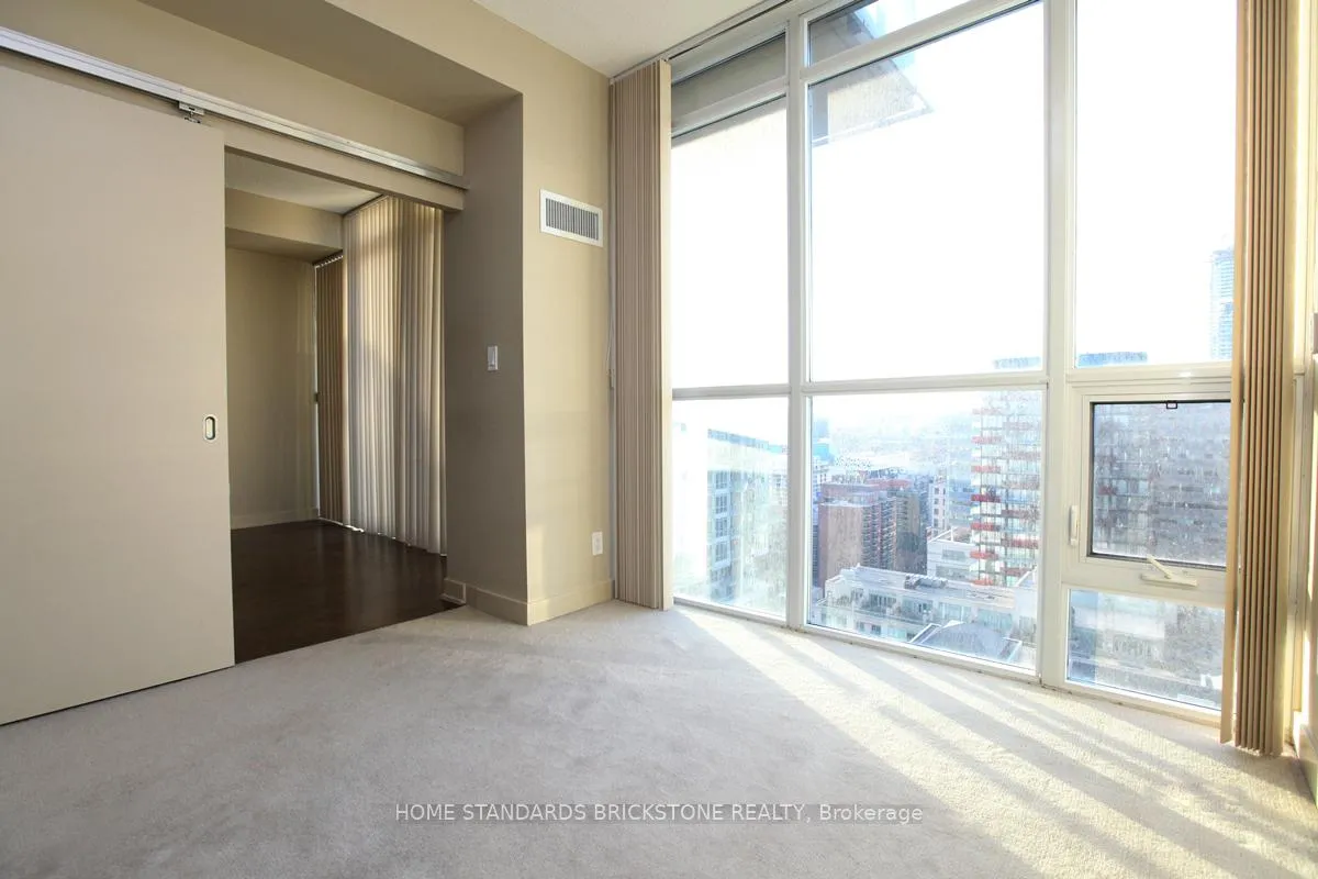 Photo 5 of Unit 2506, 126 Simcoe Street, Toronto, Waterfront Communities — HOMEH