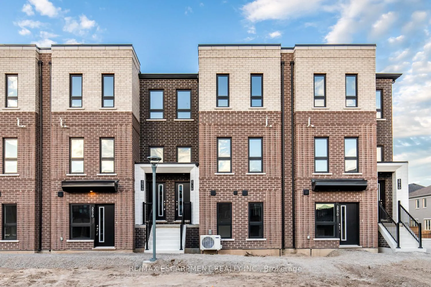 Photo 1 of Unit 37, 70 Kenesky Drive, Hamilton, Waterdown — HOMEH