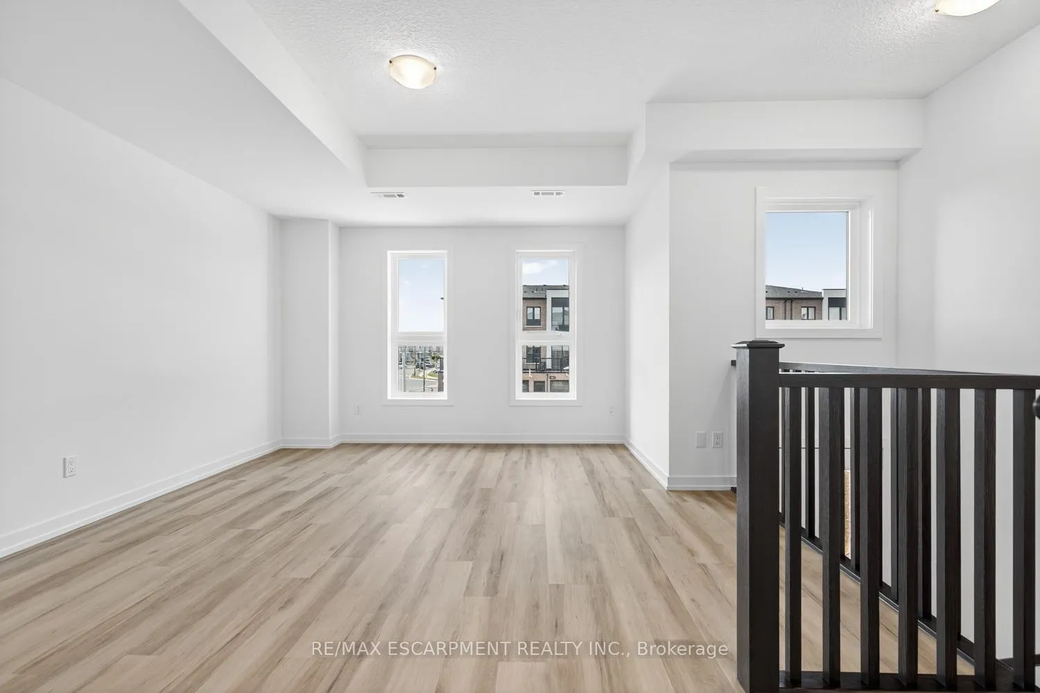 Photo 4 of Unit 37, 70 Kenesky Drive, Hamilton, Waterdown — HOMEH