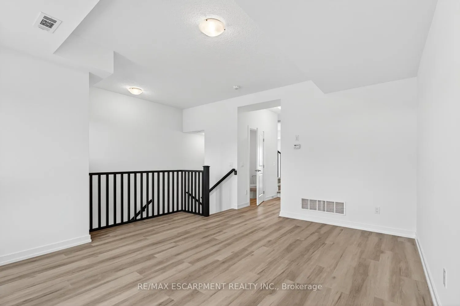 Photo 6 of Unit 37, 70 Kenesky Drive, Hamilton, Waterdown — HOMEH