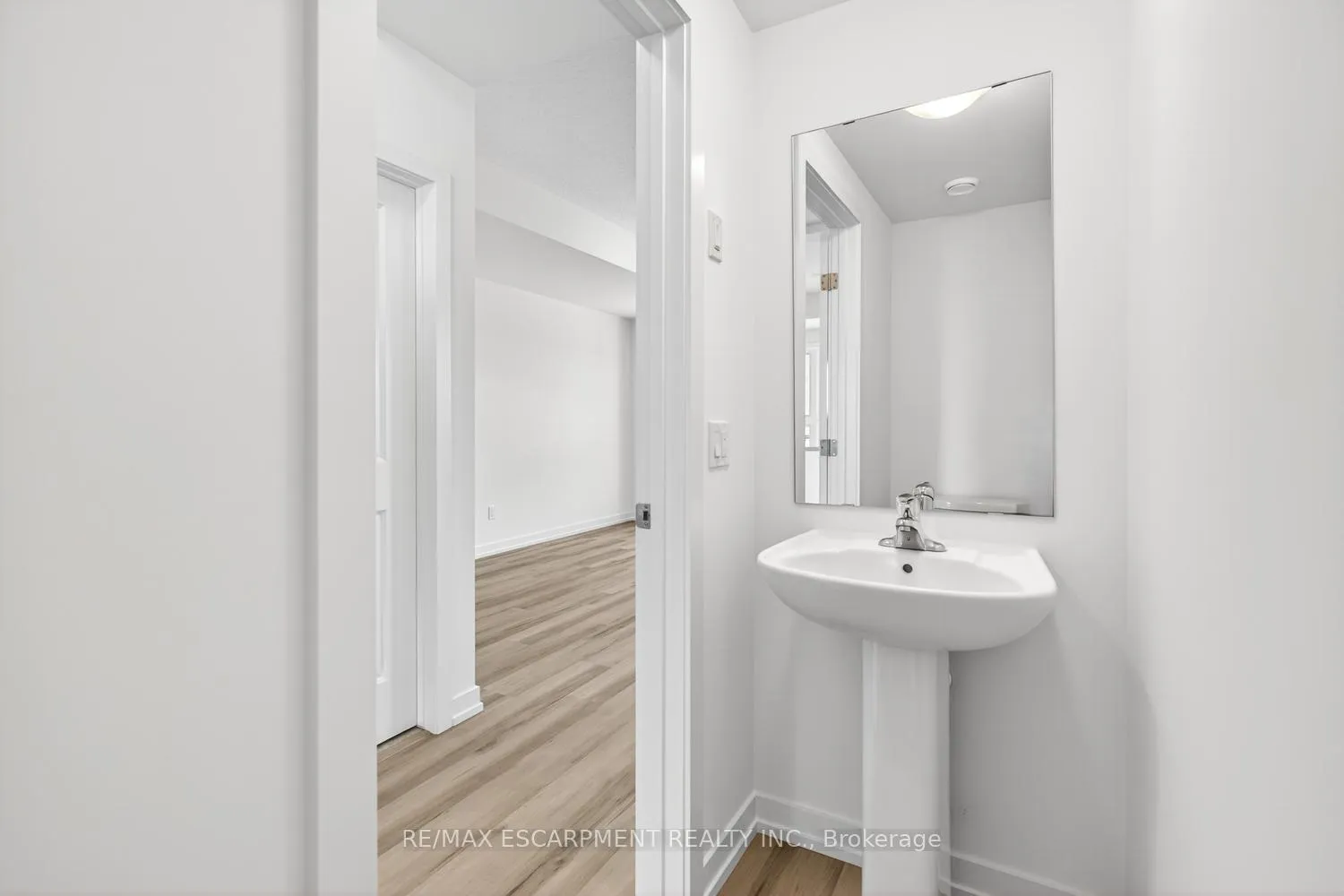 Photo 8 of Unit 37, 70 Kenesky Drive, Hamilton, Waterdown — HOMEH