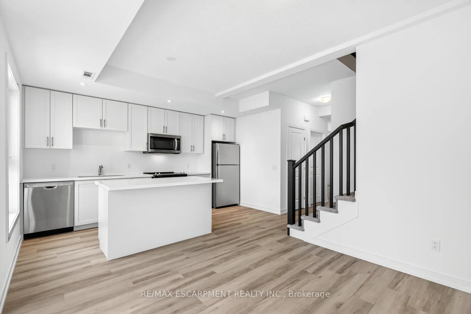 Photo 10 of Unit 37, 70 Kenesky Drive, Hamilton, Waterdown — HOMEH