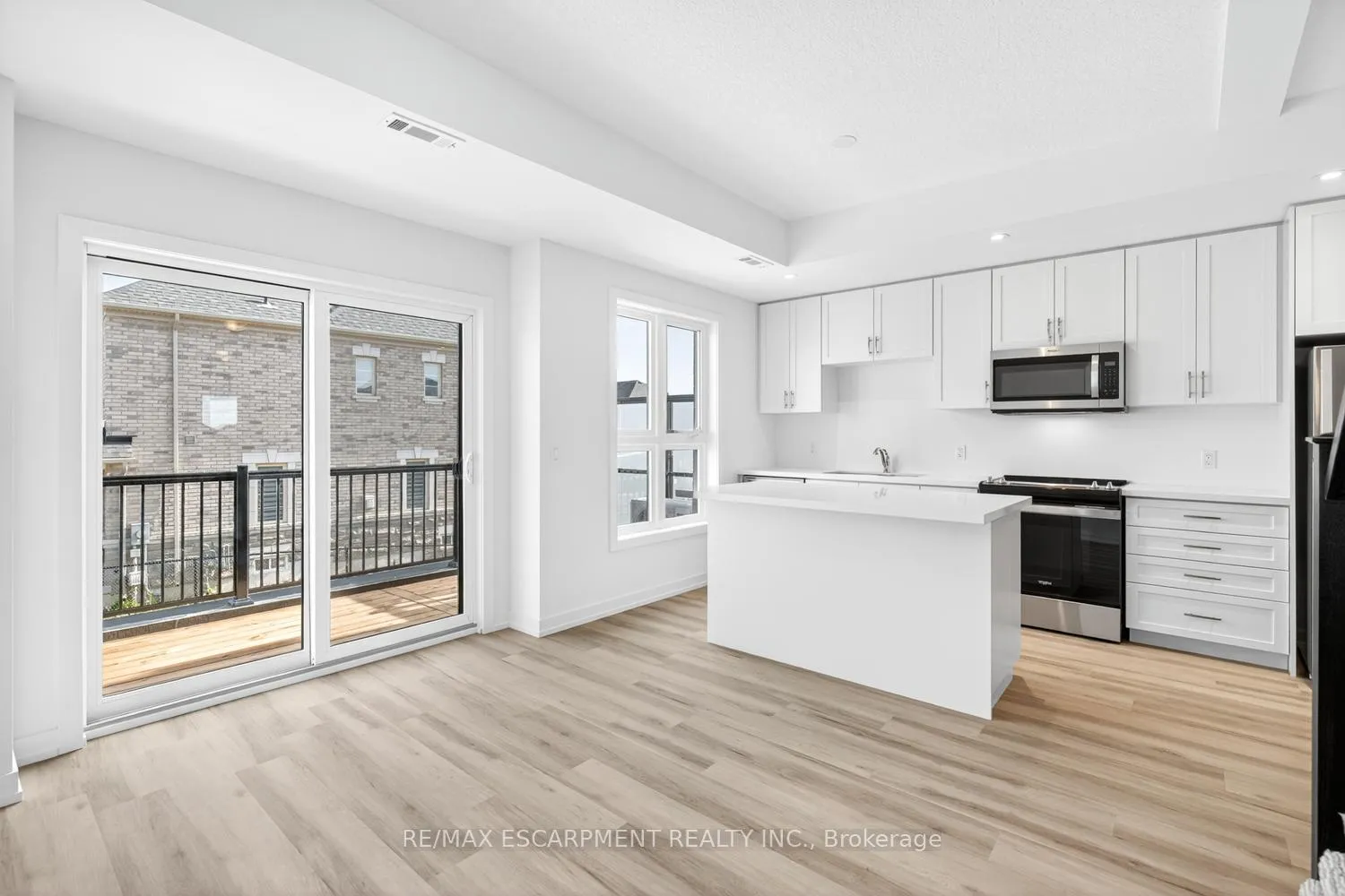 Photo 11 of Unit 37, 70 Kenesky Drive, Hamilton, Waterdown — HOMEH