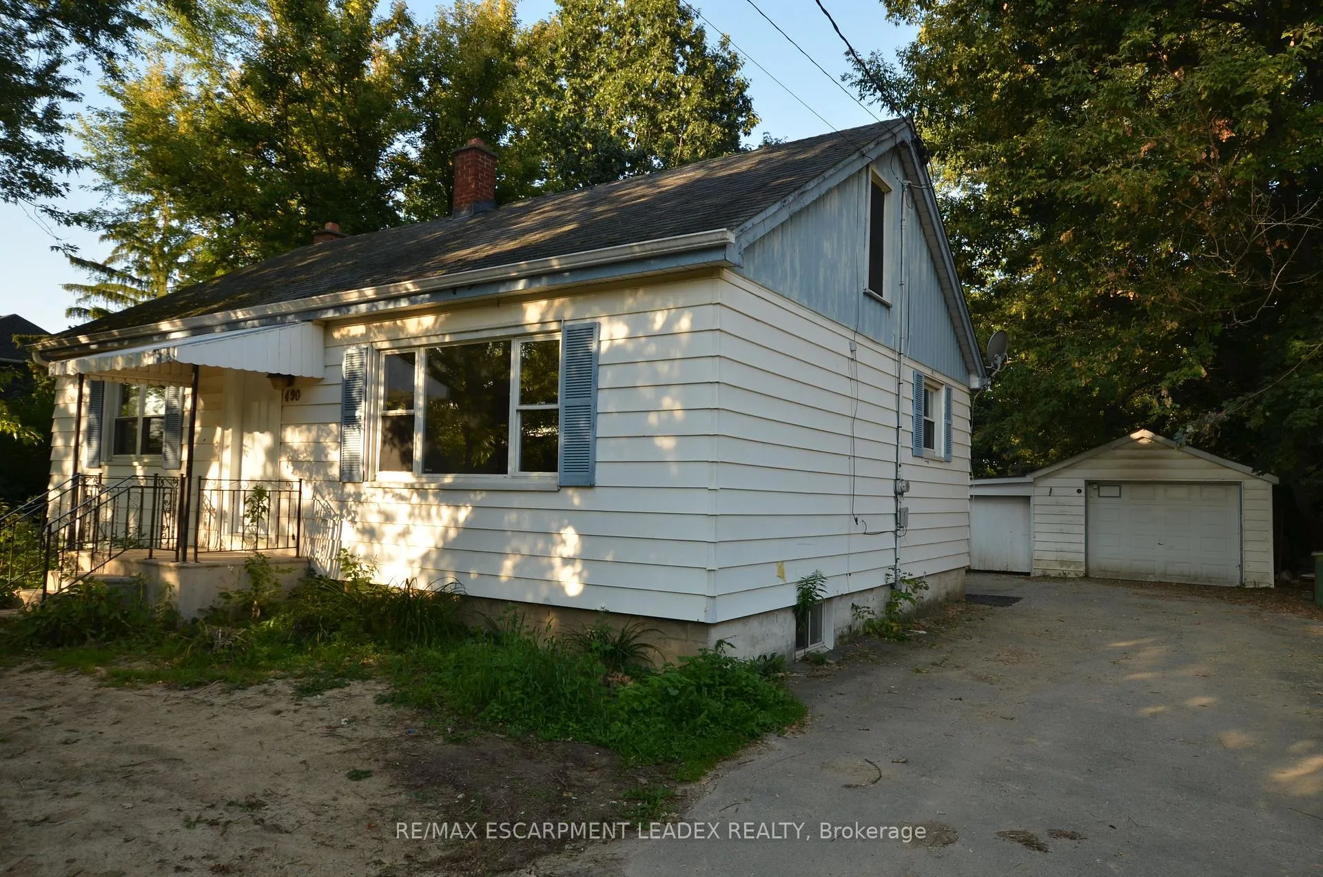 Photo 2 of 490 Springbrook Avenue, Hamilton, Ancaster — HOMEH