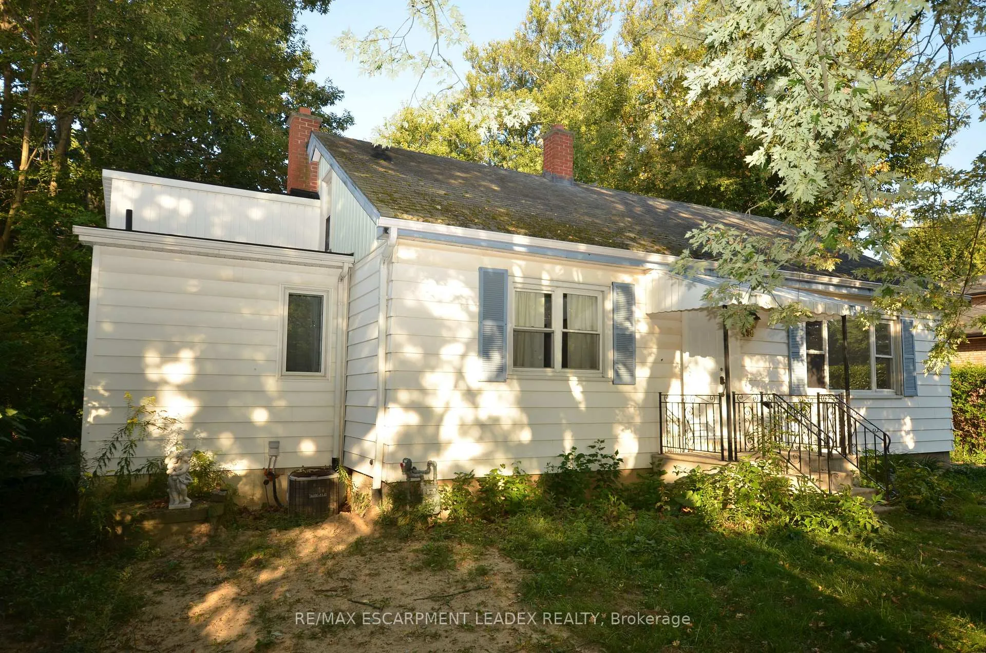 Photo 3 of 490 Springbrook Avenue, Hamilton, Ancaster — HOMEH
