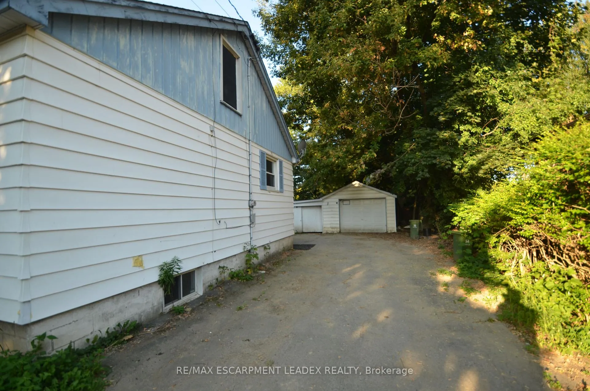 Photo 4 of 490 Springbrook Avenue, Hamilton, Ancaster — HOMEH