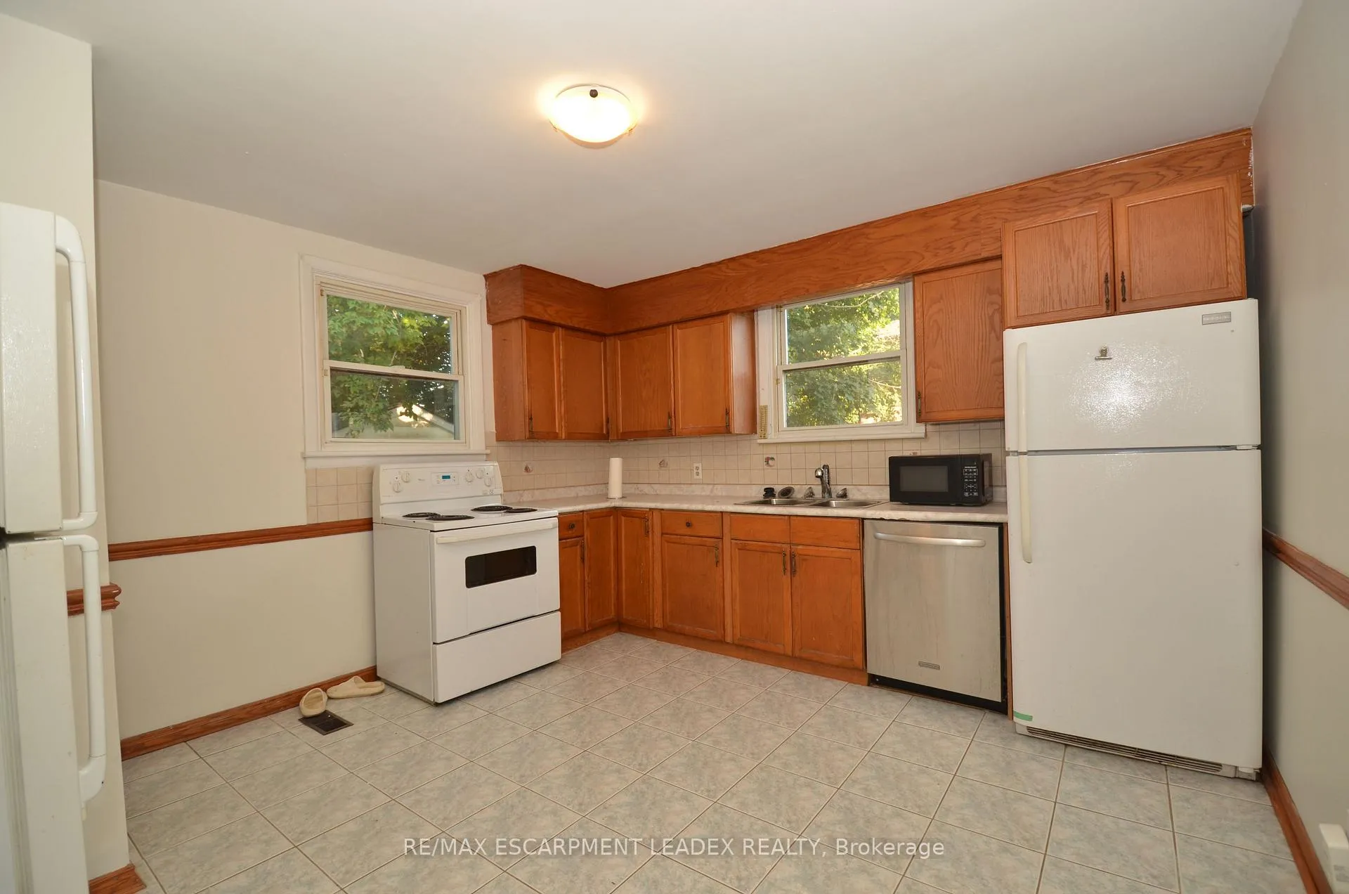 Photo 7 of 490 Springbrook Avenue, Hamilton, Ancaster — HOMEH
