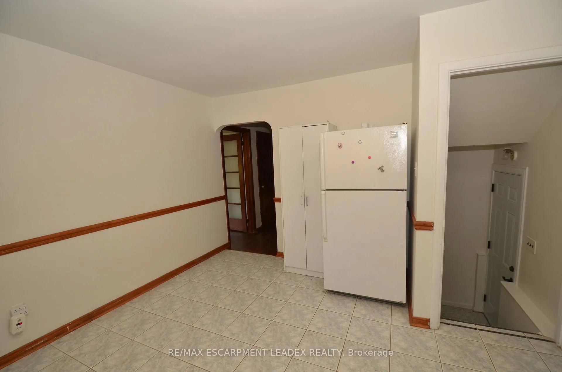 Photo 10 of 490 Springbrook Avenue, Hamilton, Ancaster — HOMEH