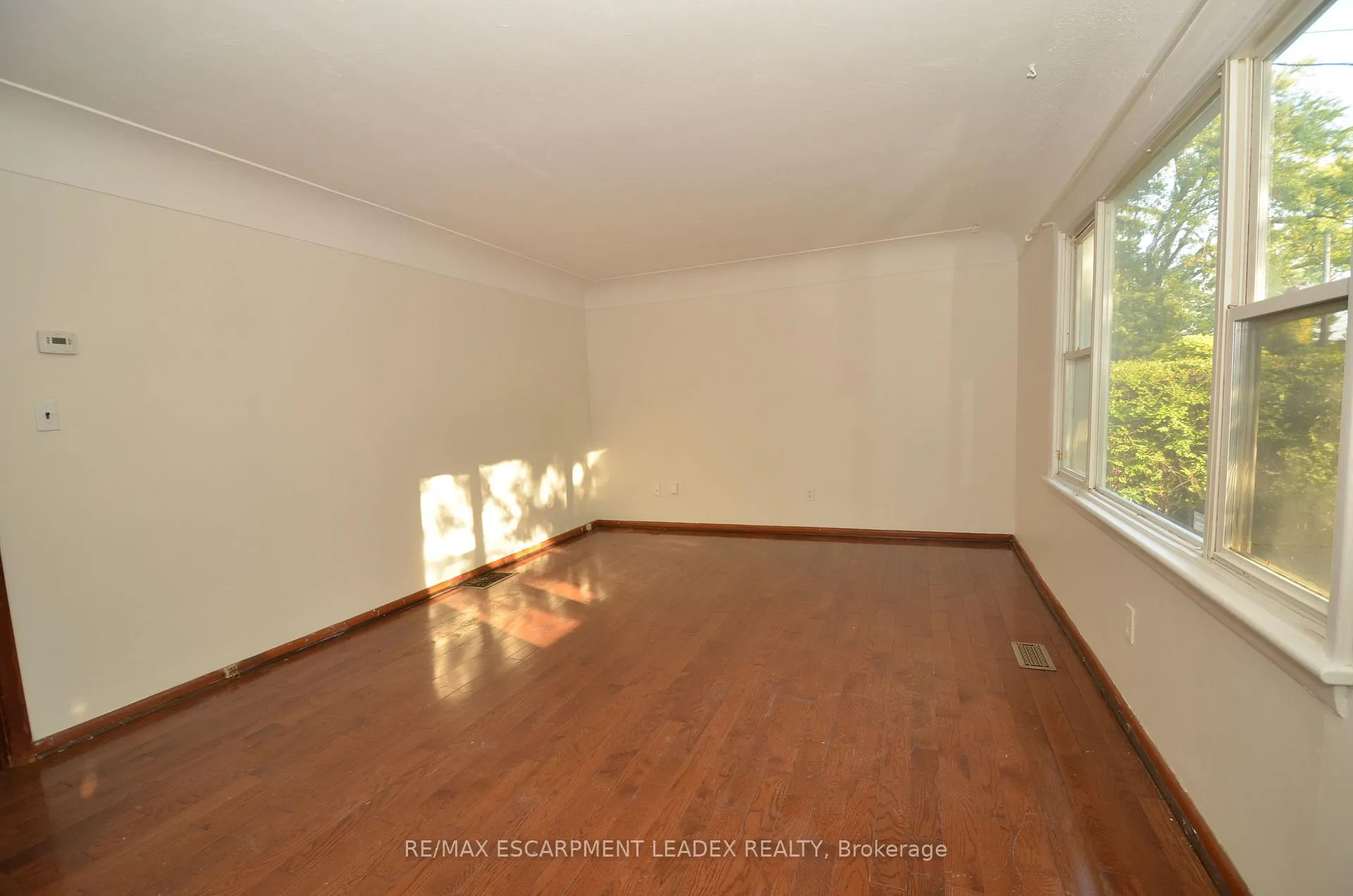 Photo 12 of 490 Springbrook Avenue, Hamilton, Ancaster — HOMEH