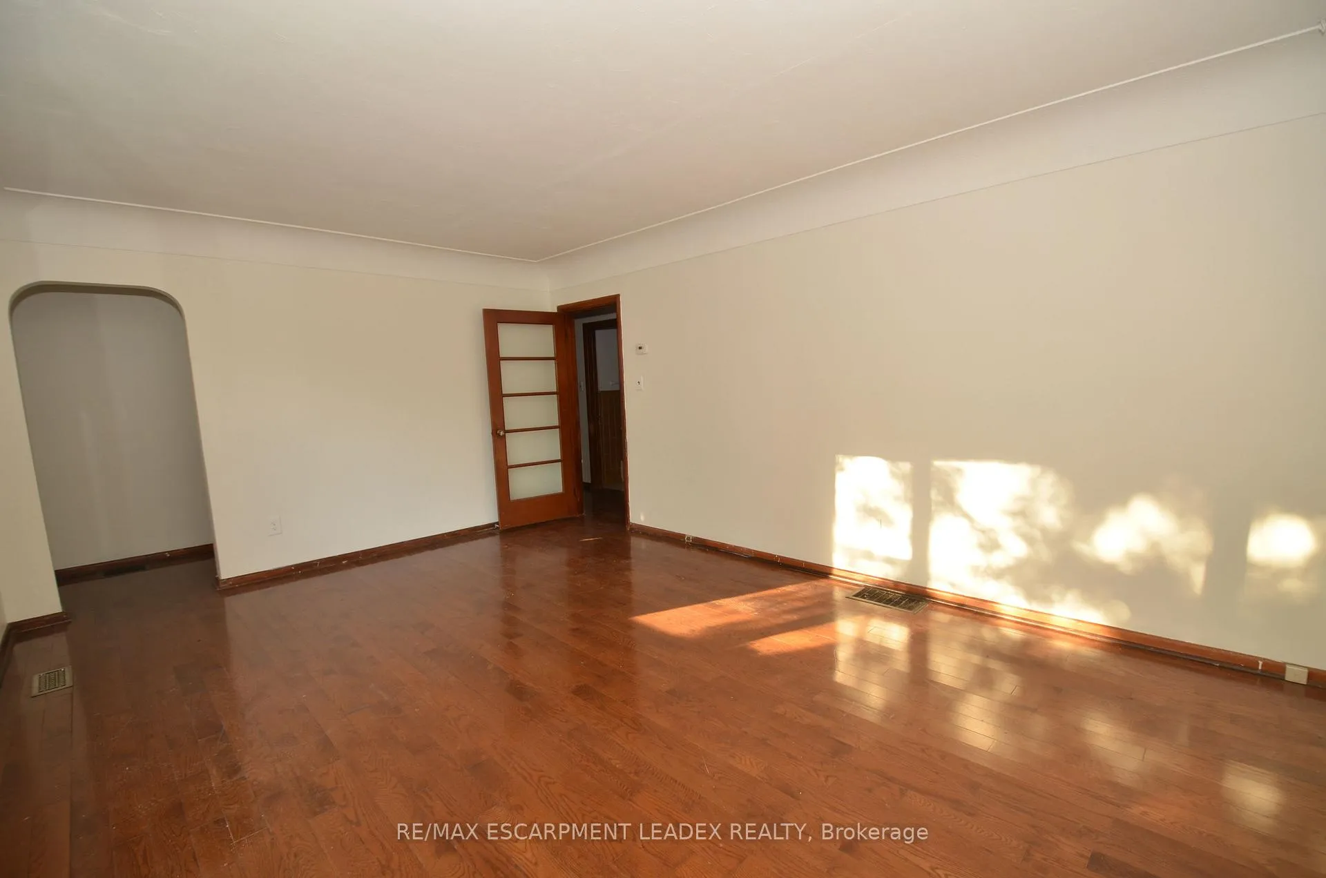 Photo 13 of 490 Springbrook Avenue, Hamilton, Ancaster — HOMEH