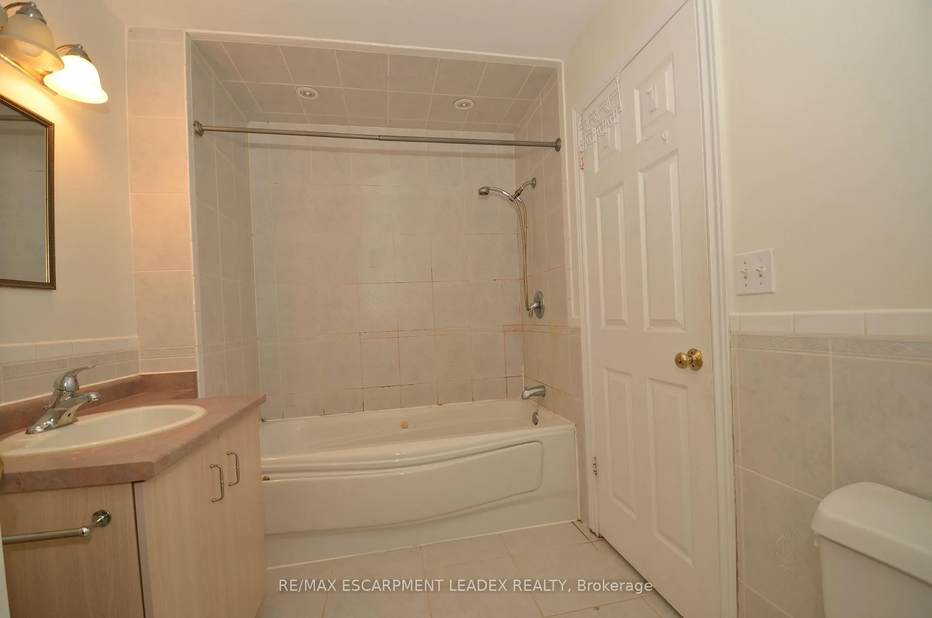 Photo 15 of 490 Springbrook Avenue, Hamilton, Ancaster — HOMEH